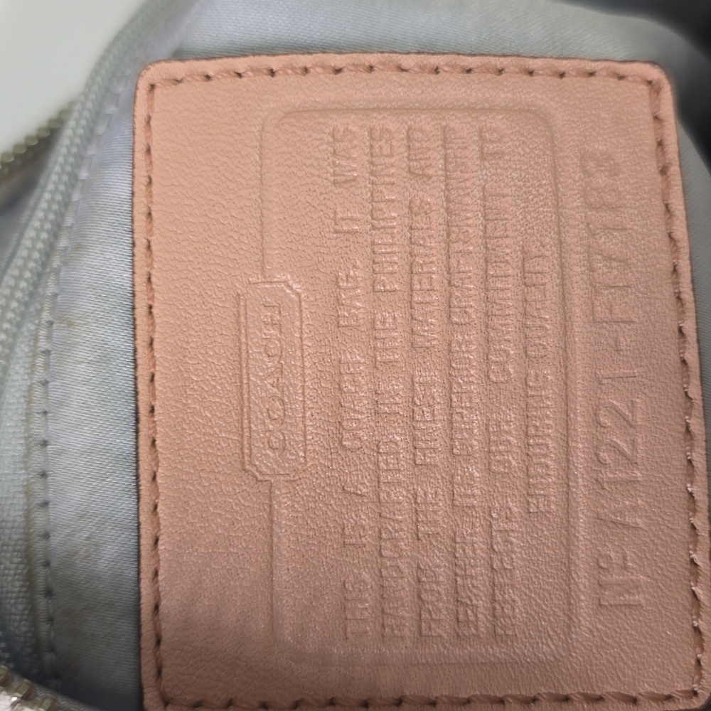 Coach Cream and Tan Shoulder Bag - Picture 8 of 10
